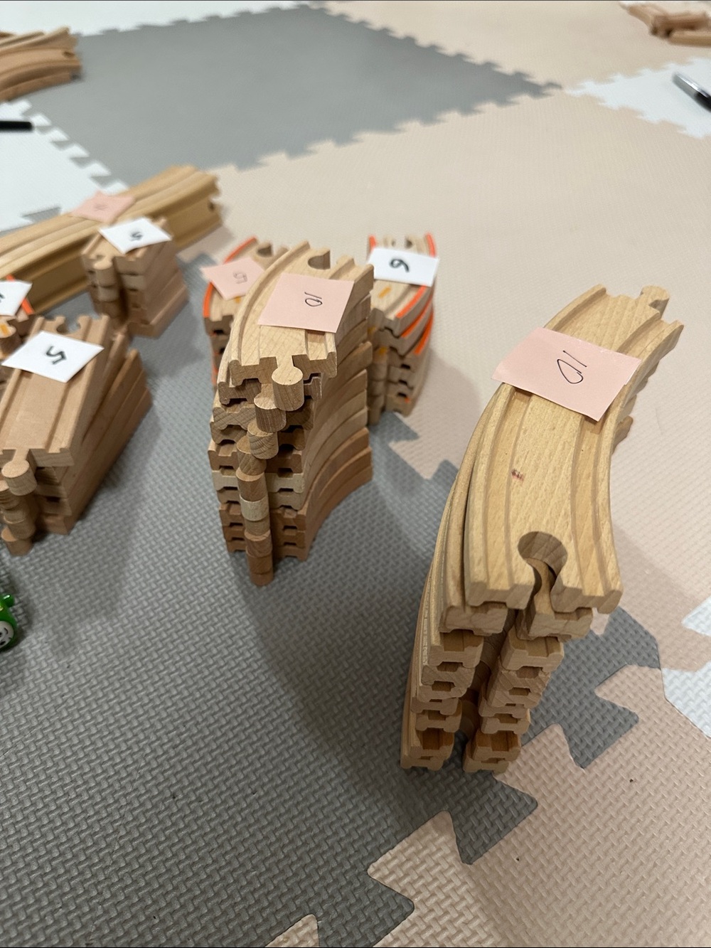 Wooden Train Track Set with Green & Red Engine Pieces - Unbranded - Picture 3 of 5